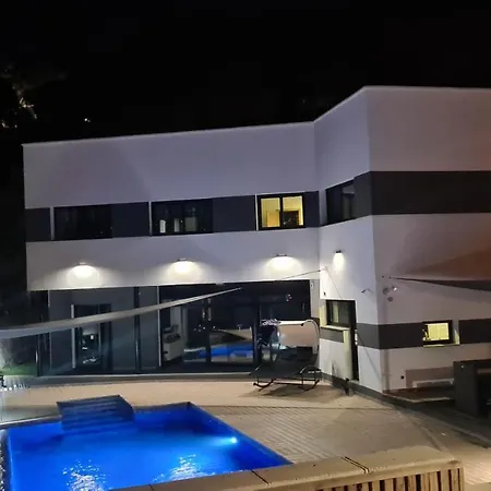 Lloret: Beachside Retreat With Private Pool And Garden Lloret de Mar