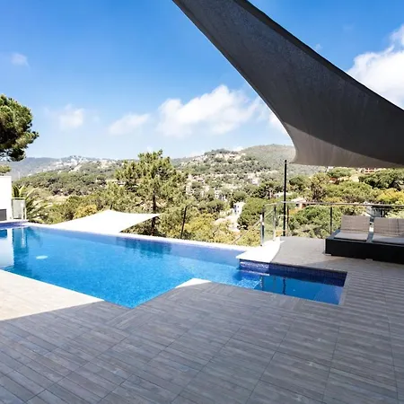 Villa Lloret: Beachside Retreat With Private Pool And Garden *